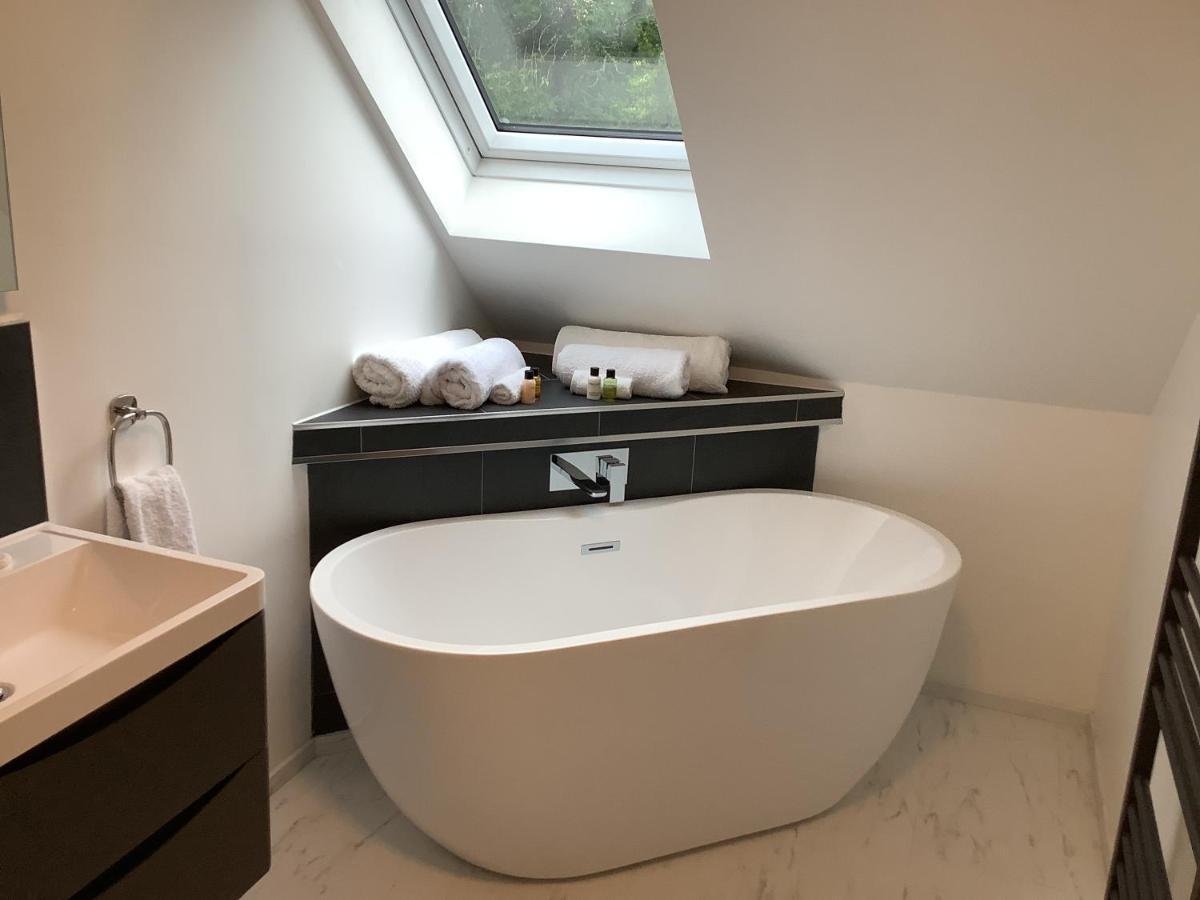 ホテル Little London Bed & Breakfast And Glamping Pod Abercraf エクステリア 写真