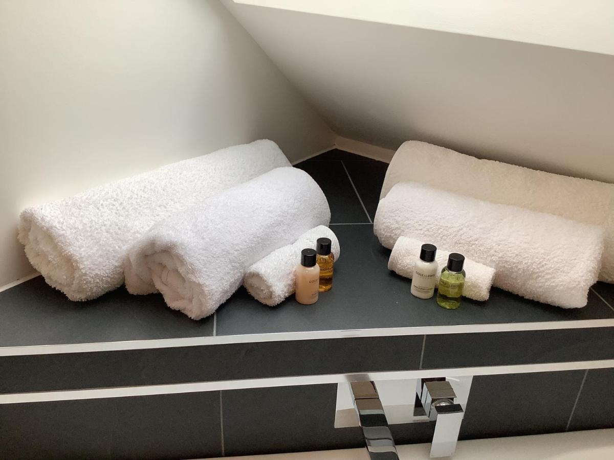 ホテル Little London Bed & Breakfast And Glamping Pod Abercraf エクステリア 写真
