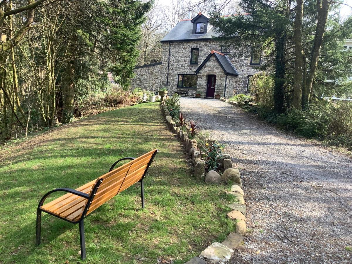ホテル Little London Bed & Breakfast And Glamping Pod Abercraf エクステリア 写真