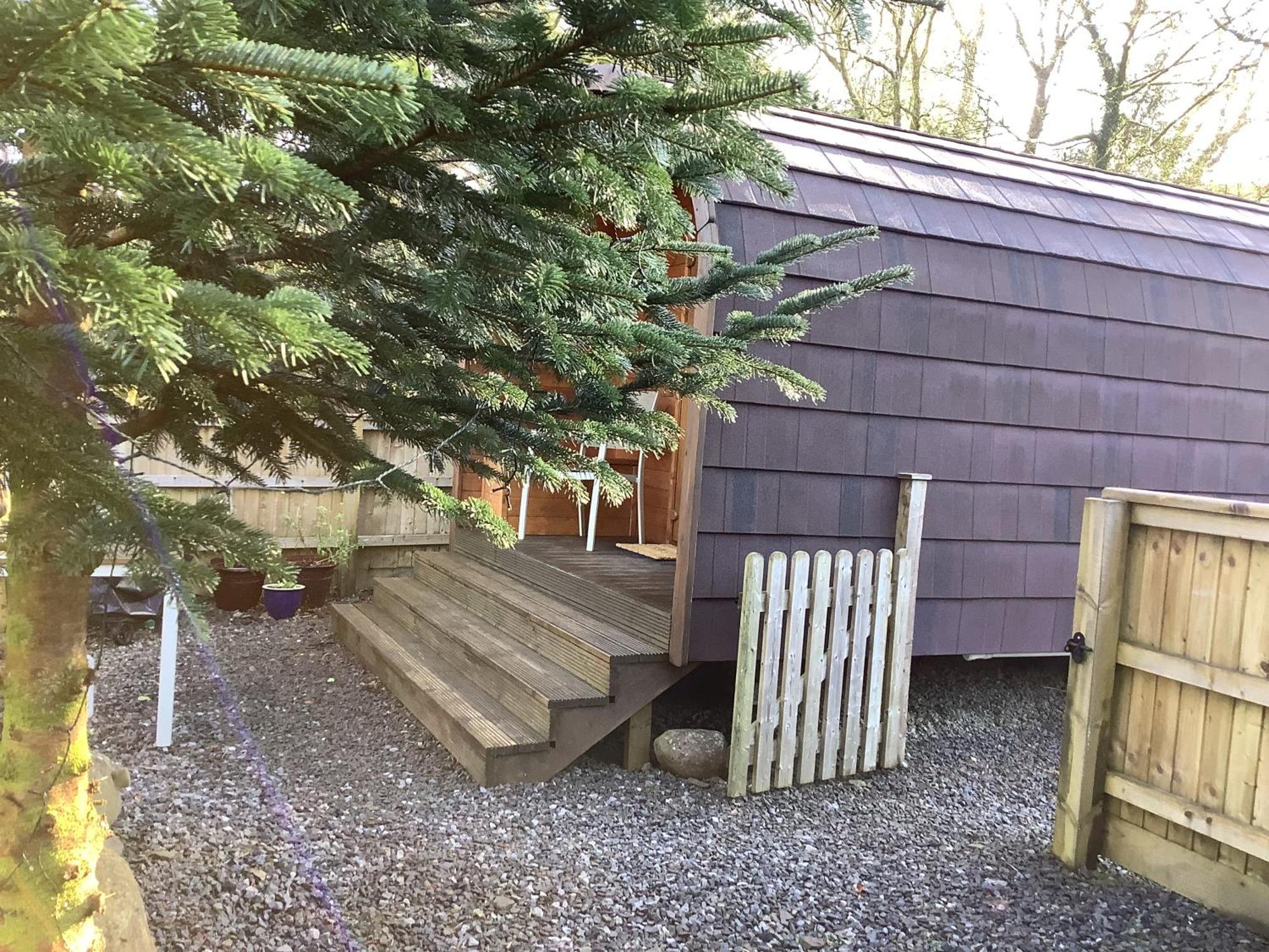 ホテル Little London Bed & Breakfast And Glamping Pod Abercraf エクステリア 写真