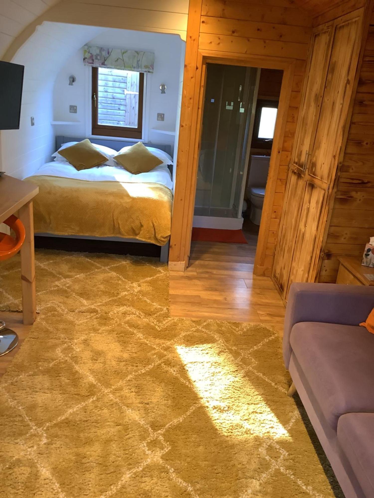 ホテル Little London Bed & Breakfast And Glamping Pod Abercraf エクステリア 写真
